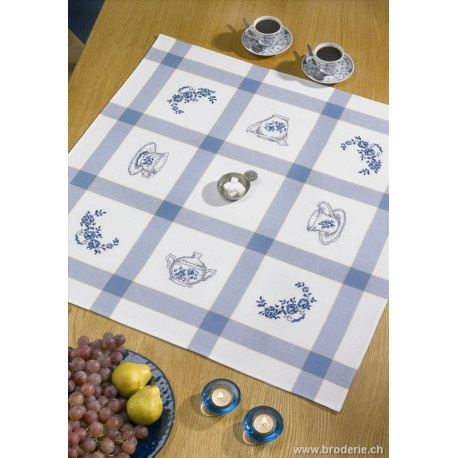 Permin, kit facile nappe vaisselle et fleurs bleues (PE44-1702)